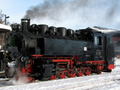 Baureihe 099.77-79 der Fichtelbergbahn im |Bf| @dkow;