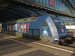Baureihe 101 der |DBAG| mit |IC| in @bl; mit Werbelackierung '25 Jahre Starlight Express'