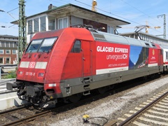 Baureihe 101 der |DBAG| mit |IC| in @emst; mit Werbelackierung 'Glacier-Express unvergessliCH'