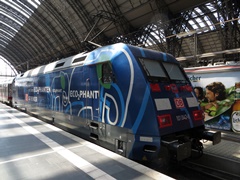 Baureihe 101 der |DBAG| mit |IC| in @ff; mit Werbelackierung 'ECO₂PHANT'