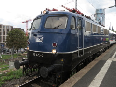 Baureihe 110 von TRI Train Rental mit Sonderzug während der Gamescom 2023 im |Bf| @kkdz;