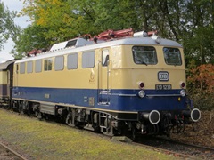 Baureihe E 10 der |DB| im |Bf| @kkab; während des Festes des 100-jährigen Bestehens der Kasbachtalbahn