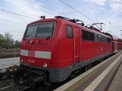 Baureihe 111 der |DBAG| mit Doppelstockwagen im |Bf| @fg;
