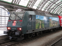 Baureihe 146 der |DBAG| mit Doppelstockwagen in @dh; mit Werbelackierung 'Schloss Wackerbarth'