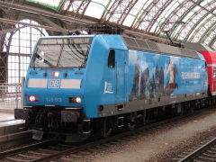 Baureihe 146 der |DBAG| mit Doppelstockwagen in @dh; mit Werbelackierung 'Felsenbühne Rathen'