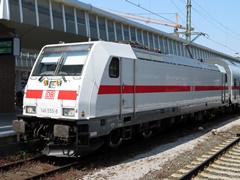 Baureihe 146 der |DBAG| in |IC|-Lackierung mit |IC2| (TWINDEXX-Wagen) in @emst;