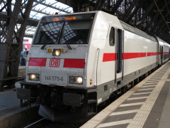 Baureihe 146 der |DBAG| in |IC|-Lackierung mit |IC2| (TWINDEXX-Wagen) in @kk;