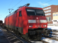Baureihe 152 der |DBAG| mit Güterzug im |Bf| @kkow;