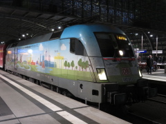 Baureihe 182 der |DBAG| mit Doppelstockwagen in @bl; mit Werbelackierung 'RE1'