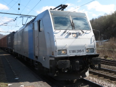 Baureihe 186 von Railpool mit Güterzug im |Bf| @escf;