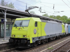 Baureihe 186 von Alpha Trains mit Güterzug in @kb;