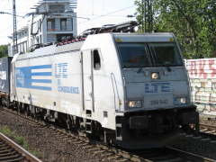 Baureihe 186 von LTE mit Güterzug im |Bf| @kks;