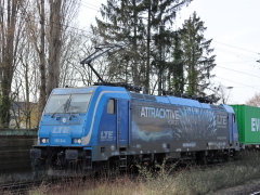 Baureihe 186 von |LTE| mit Güterzug im |Bf| @knd;