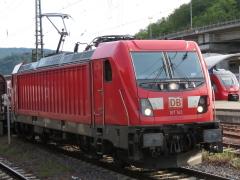 Baureihe 187 der |DBAG| mit Güterzug in @kko;