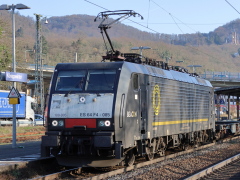 Baureihe 189 von Beacon mit Güterzug im |Bf| @kkow;