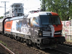 Baureihe 192 von LOCON mit Güterzug bei der Durchfahrt im |Bf| @kks;