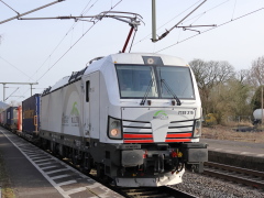 Baureihe 193 von TX Logistik mit Güterzug im |Bf| @kbo;