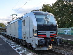 Baureihe 193 von Railpool mit Güterzug im |Bf| @kkow;