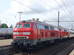 2x Baureihe 218 der |DBAG| mit |IC| im |Bf| @aiz;