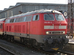 Baureihe 218 der |DBAG| mit n-Wagen in @mh;