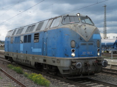 Baureihe 221 von |HeinEdl| bei der Durchfahrt im |Bf| @kne;