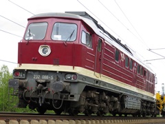 Ludmilla (Baureihe 232) der |EfW| mit Bauzug auf der Schnellfahrstrecke Köln-Rhein/Main nahe der Üst @fwrt;