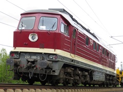 Baureihe 232 der |EfW| mit Bauzug auf der Schnellfahrstrecke Köln-Rhein/Main nahe der Üst @fwrt;