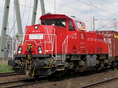 Gravita 10 BB der |DBAG| mit Güterzug im |Bf| @awho;