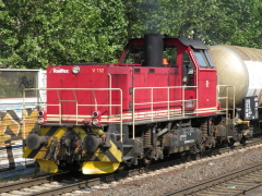D 100 BB von Railflex mit Güterzug im |Bf| @kks;
