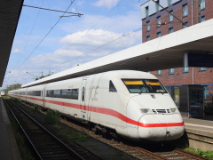 |ICE| 2 (Steuerwagen voraus) im |Bf| @aa;