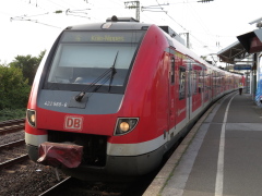 Baureihe 422 der |DBAG| (S-Bahn Rhein-Ruhr) am |Hp| @kdv;