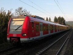 Baureihe 423 der |DBAG| (S-Bahn Köln) am |Hp| @kdat;