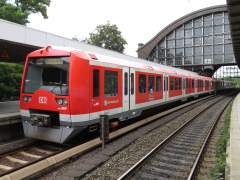 Baureihe 474 der |DBAG| (S-Bahn Hamburg) am |Hp| @adst;