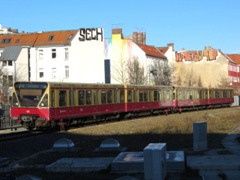 Baureihe 480 der |DBAG| (S-Bahn Berlin) bei der Einfahrt in den |Bft| @bok;