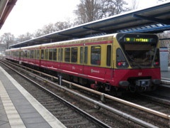 Baureihe 480 der |DBAG| (S-Bahn Berlin) am |Hp| @btp;