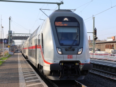 TWINDEXX-Wagen der |DBAG| als |IC2| im |Bf| @kbb;