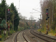 |Esig|s F202 und F201 des |Bf| @khen; aus Richtung @kblb;
								(Besonderheit: bei F202 leuchtet das Nebenrot, da hier das Hauptrot defekt ist)