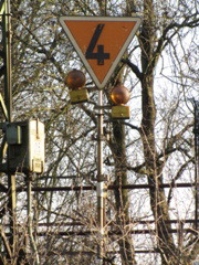 Langsamfahrscheibe zwischen dem |Bf| @kli; und dem |Hp| @kerp;