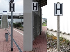 im Bereich der Zweisystem-Stadtbahn Karlsruhe: Halt für eine Einfach-/Zweifach-/Dreifachtraktion der Baureihe 450