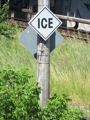 ICE-Zeichen zwischen dem |Hp| @bsto; und dem |Bf| @blst;