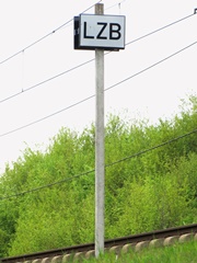 LZB-Bereichskennzeichen auf der Schnellfahrstrecke Köln-Rhein/Main nahe der |Üst| @fwrt;
