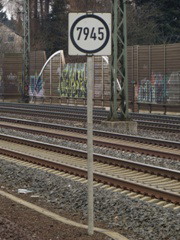 LZB-Blockkennzeichen auf der Schnellfahrstrecke Köln-Rhein/Main am |Hp| @kspi;