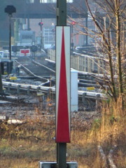 Mastschild Rotpfeil an |Asig|