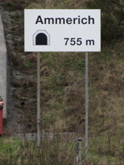 Tunnelbezeichnungstafel auf der Schnellfahrstrecke Köln-Rhein/Main am Südportal des Ammerichtunnels